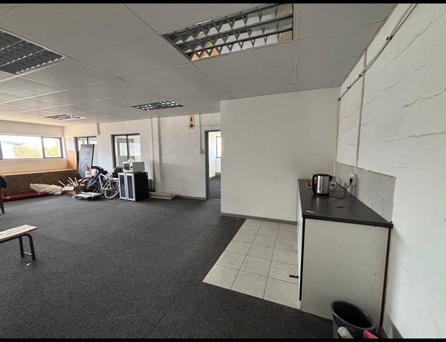 325M² WAREHOUSE TO LET IN AIRPORT INDUSTRIA